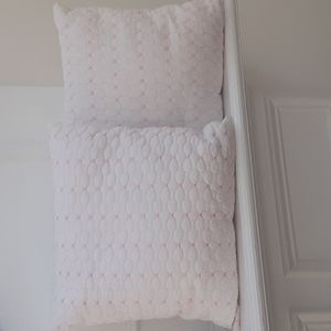 Bedroom pillows